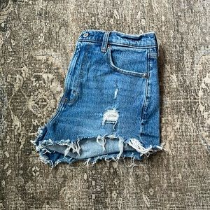 Abercrombie High Rise mom short
